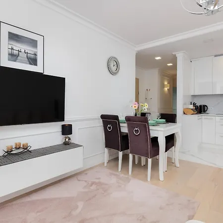 Stylish Two Bedroom Nasypowa By Renters Lejlighed