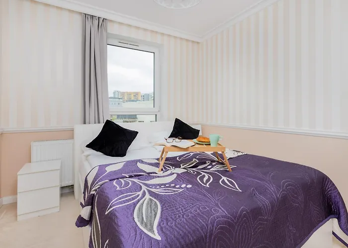 Stylish Two Bedroom Nasypowa By Renters グディニャ